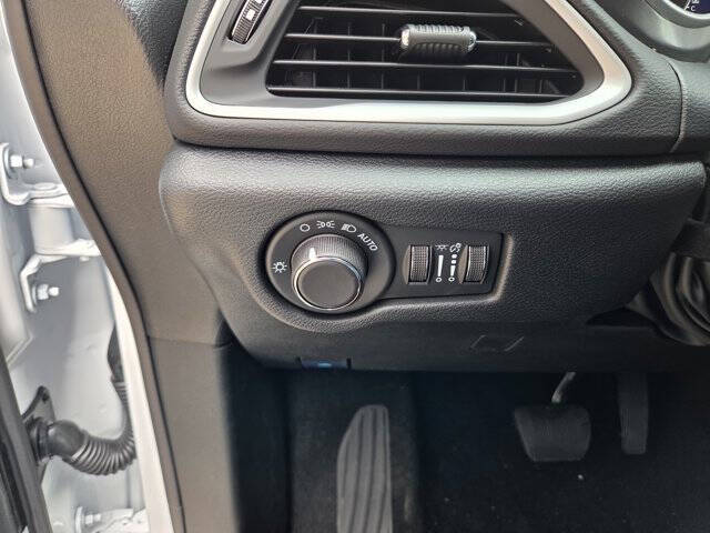 2026 Chrysler Voyager LX