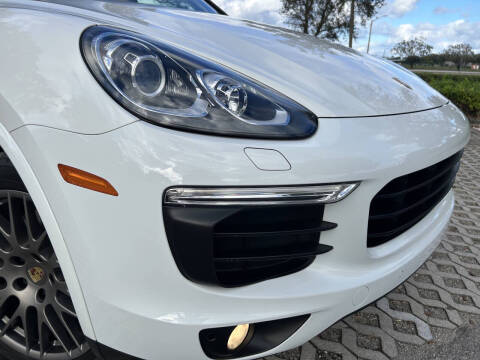 2017 Porsche Cayenne Platinum Edition