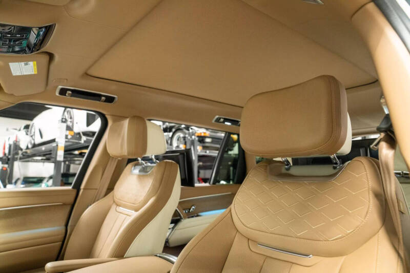 2024 Land Rover Range Rover P615 SV LWB