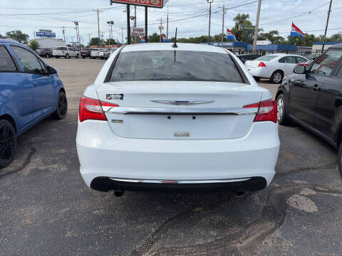 2012 Chrysler 200 LX