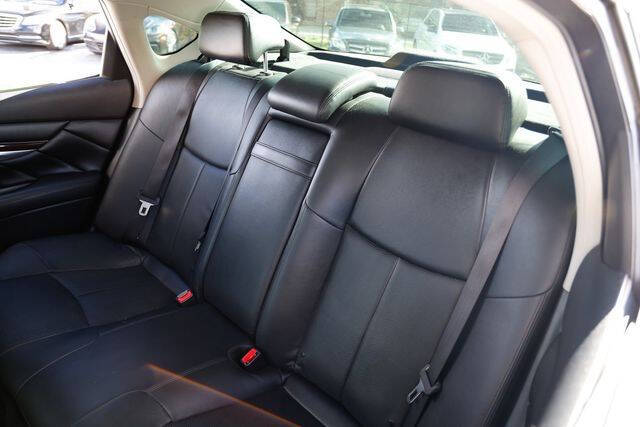 2017 Infiniti Q70 3.7