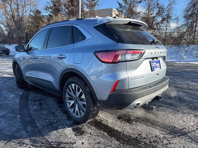 2022 Ford Escape Hybrid Titanium