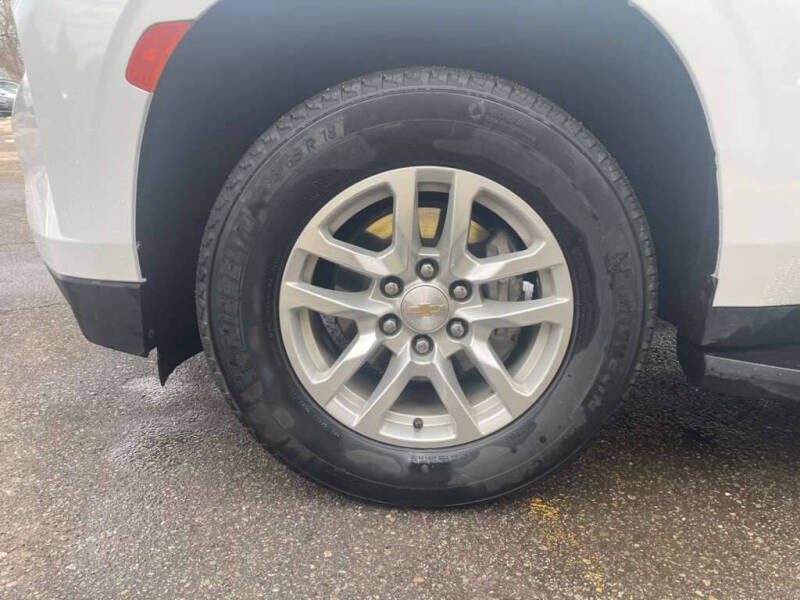 2024 Chevrolet Suburban LT