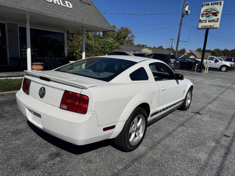2007 Ford Mustang V6 Deluxe