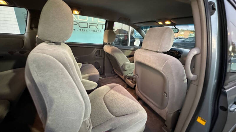 2005 Toyota Sienna