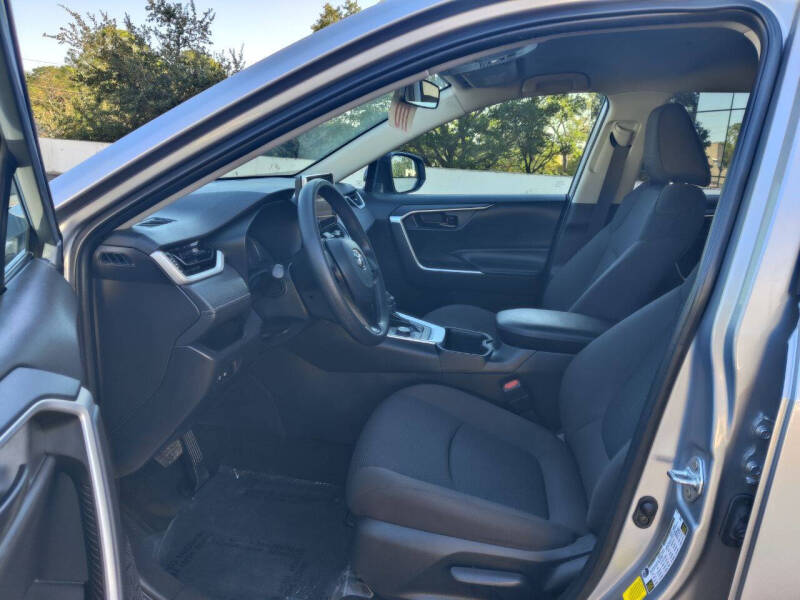 2023 Toyota RAV4 Hybrid LE