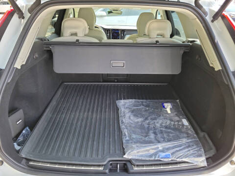 2023 Volvo XC60 B5 Plus Dark Theme