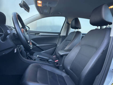 2018 Volkswagen Passat 2.0T R-Line