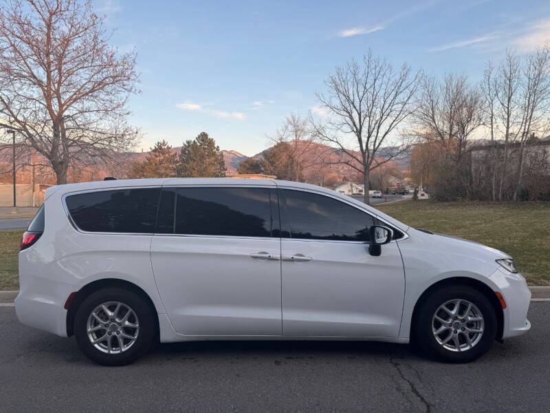 2023 Chrysler Pacifica Touring