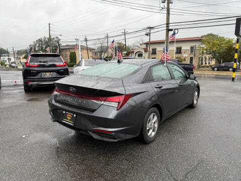 2022 Hyundai Elantra SE