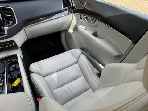 2016 Volvo XC90 T6 Momentum