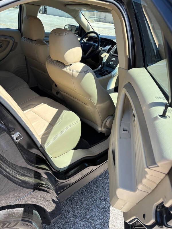2015 Ford Taurus SEL