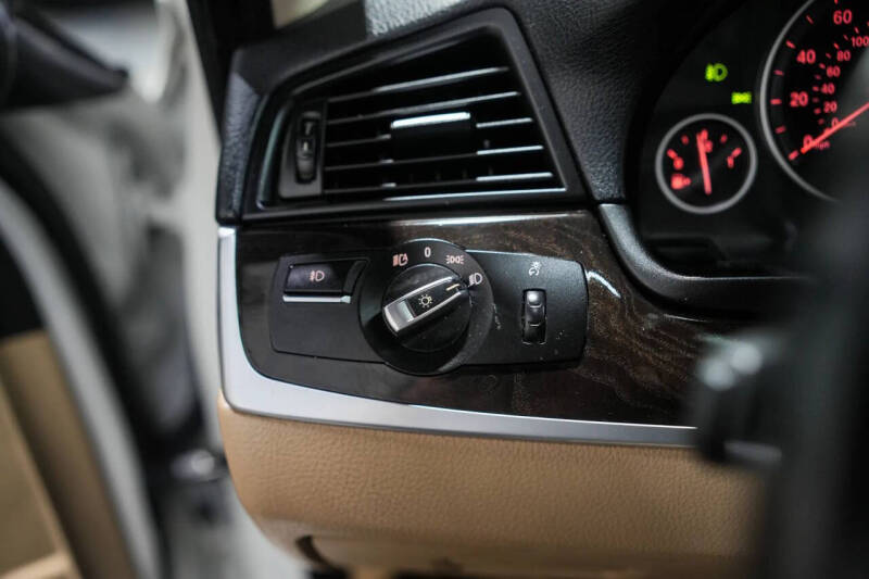 2015 BMW 5 Series 528i