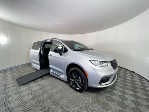 2024 Chrysler Pacifica for sale at AMS Vans in Tucker GA