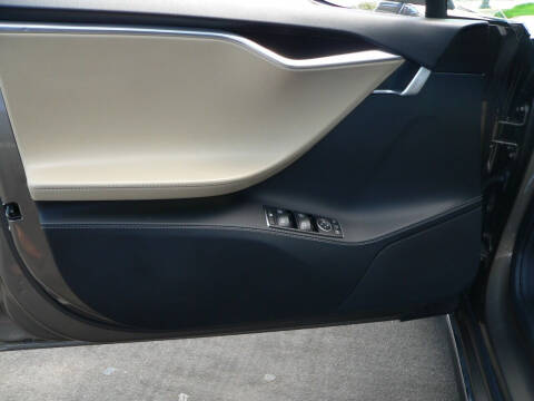 2015 Tesla Model S 70D