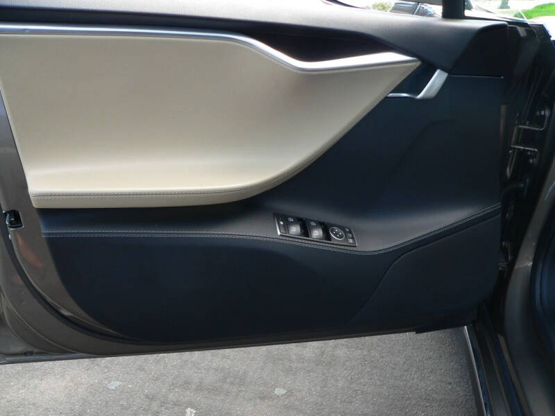 2015 Tesla Model S 70D