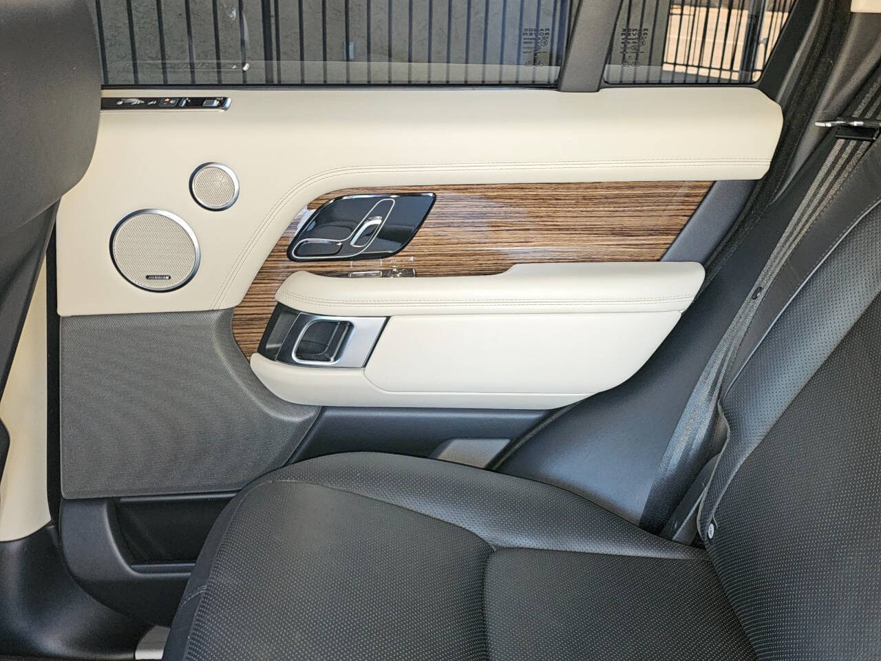 2018 Land Rover Range Rover 40