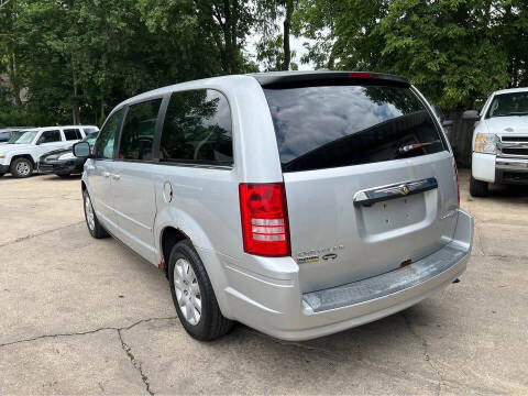 2009 Chrysler Town and Country LX