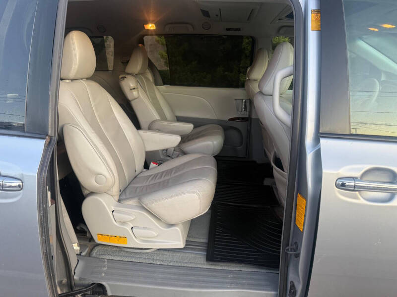 2013 Toyota Sienna XLE 8-Passenger