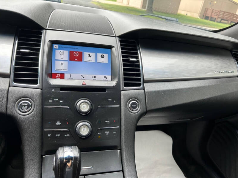 2016 Ford Taurus SEL