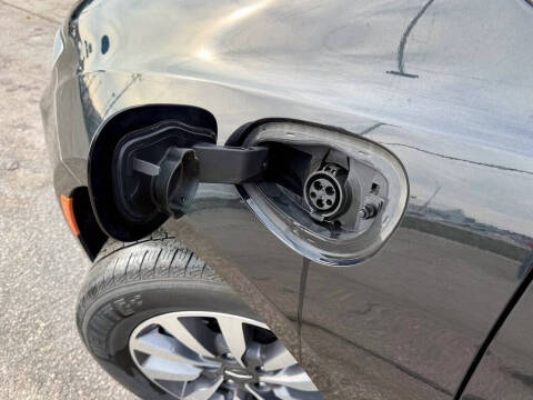 2024 Chrysler Pacifica Plug-In Hybrid Select