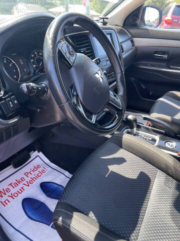 2017 Mitsubishi Outlander ES