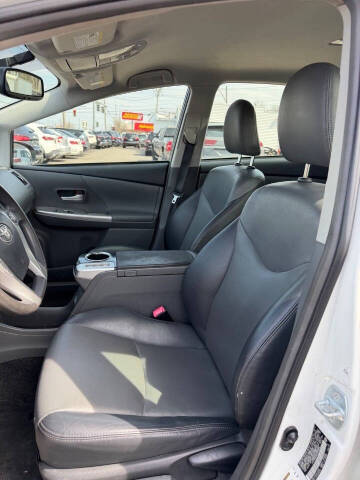 2012 Toyota Prius v Five