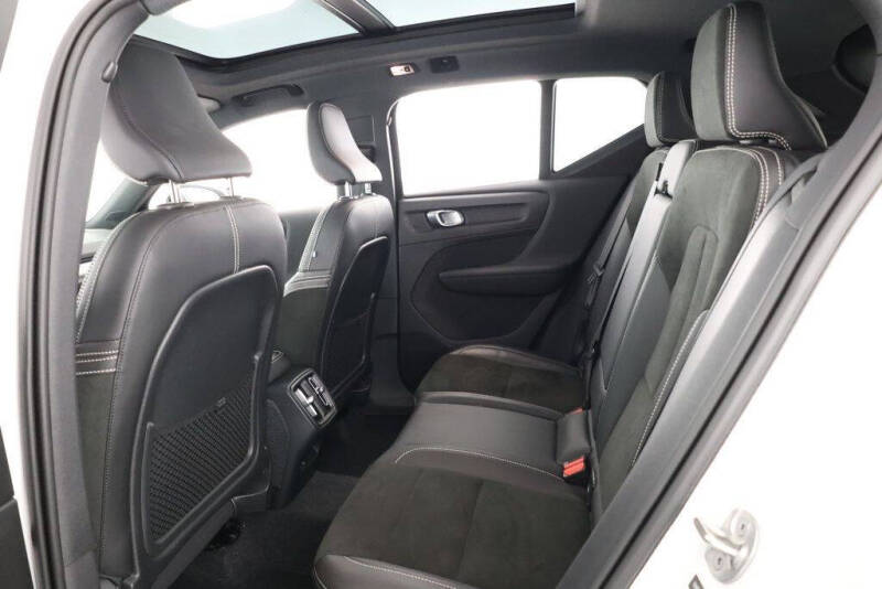 2022 Volvo XC40 T5 R-Design