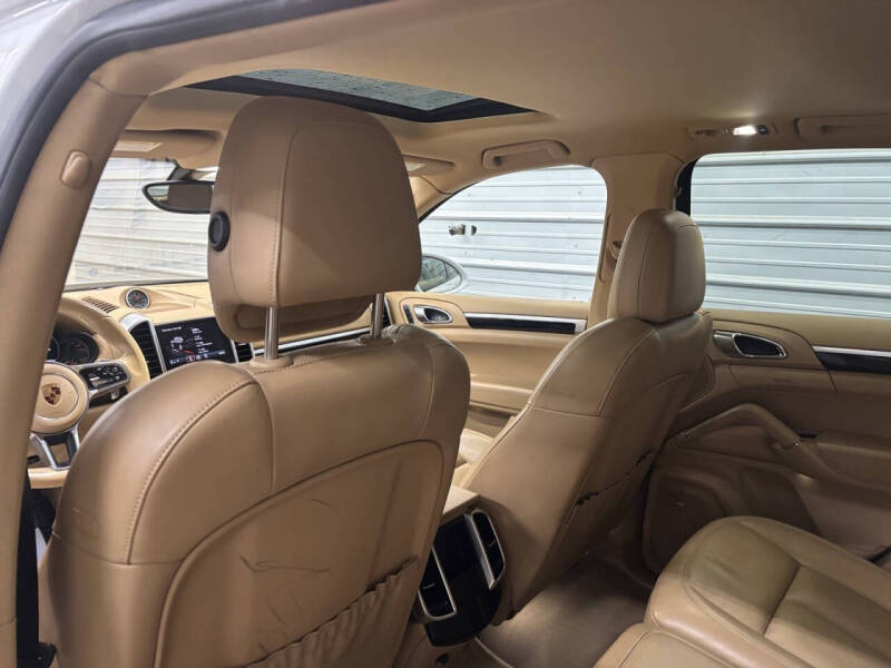 2017 Porsche Cayenne Platinum Edition