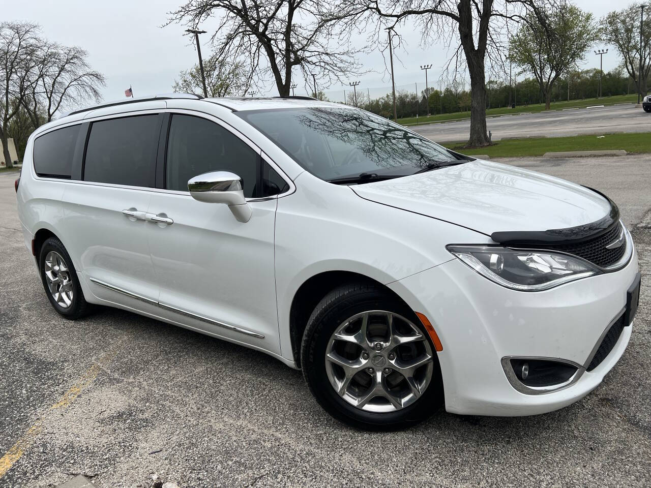 2019 Chrysler Pacifica Limited 4dr Mini Van's photo