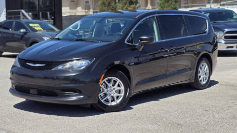 2022 Chrysler Voyager LX
