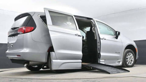 2024 Chrysler Voyager LX