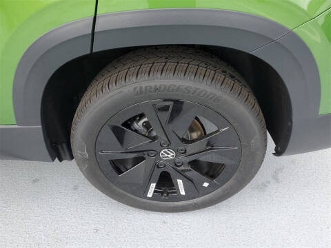 2025 Volkswagen Taos SE Black