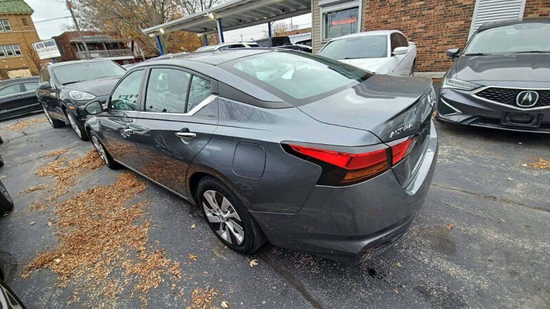 Used 2021 Nissan Altima S with VIN 1N4BL4BV8MN335215 for sale in Rockford, IL