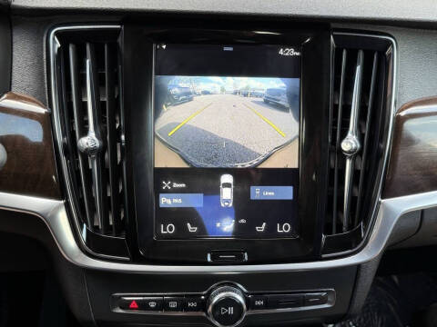 2017 Volvo S90 T5 Momentum