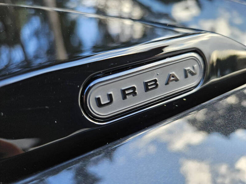 2024 Land Rover Defender 110 V8 P525