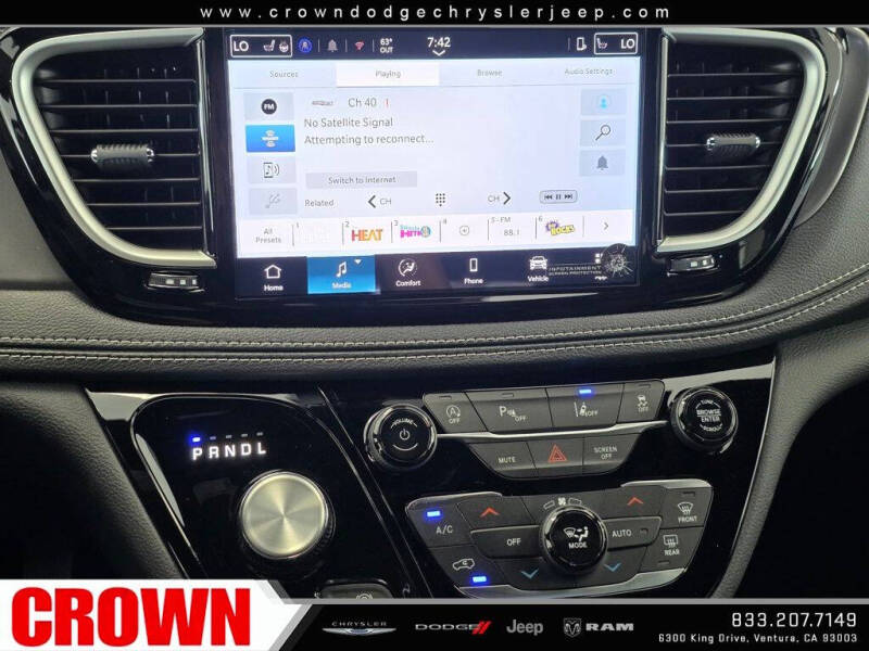 2026 Chrysler Pacifica Select