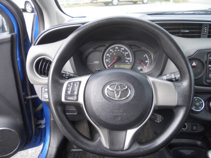 2015 Toyota Yaris 5-Door LE