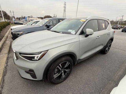 2025 Volvo XC40 B5 Core Bright Theme