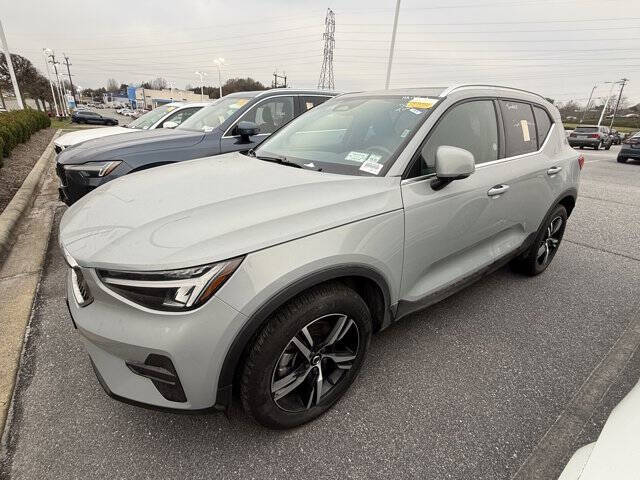 2025 Volvo XC40 B5 Core Bright Theme