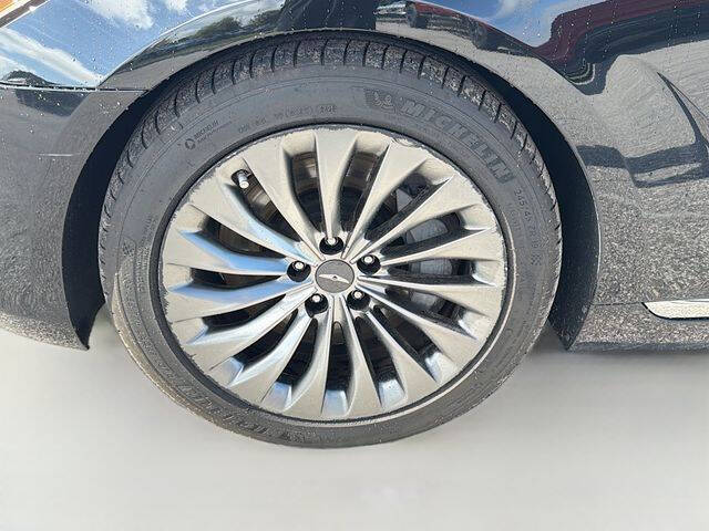 2017 Genesis G90