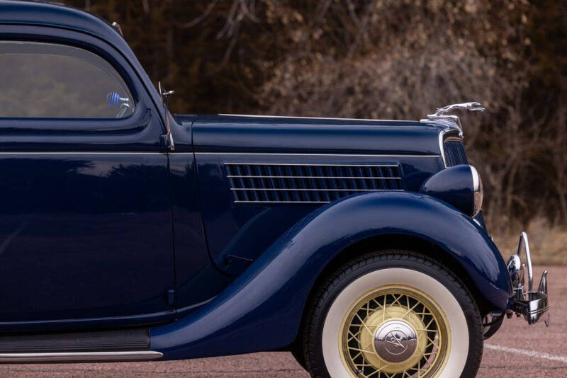 1935 Ford Deluxe