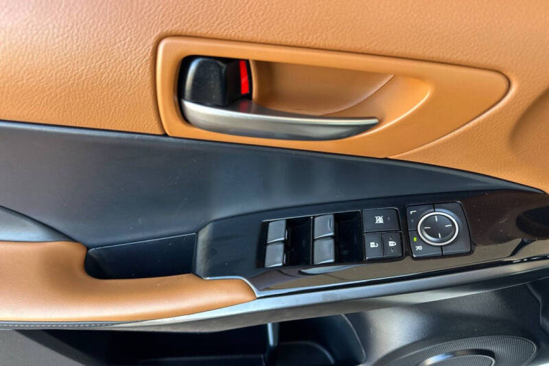 2023 Lexus IS 300