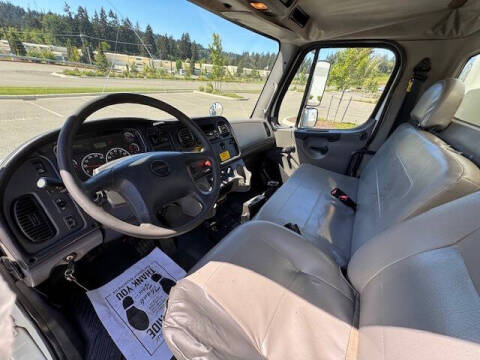 2011 Freightliner M2 106