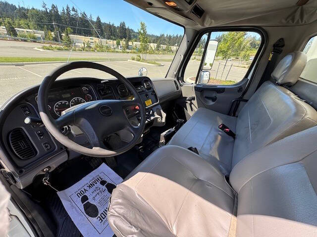 2011 Freightliner M2 106
