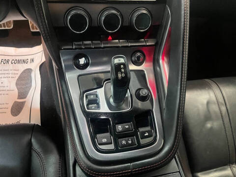 2017 Jaguar F-TYPE R