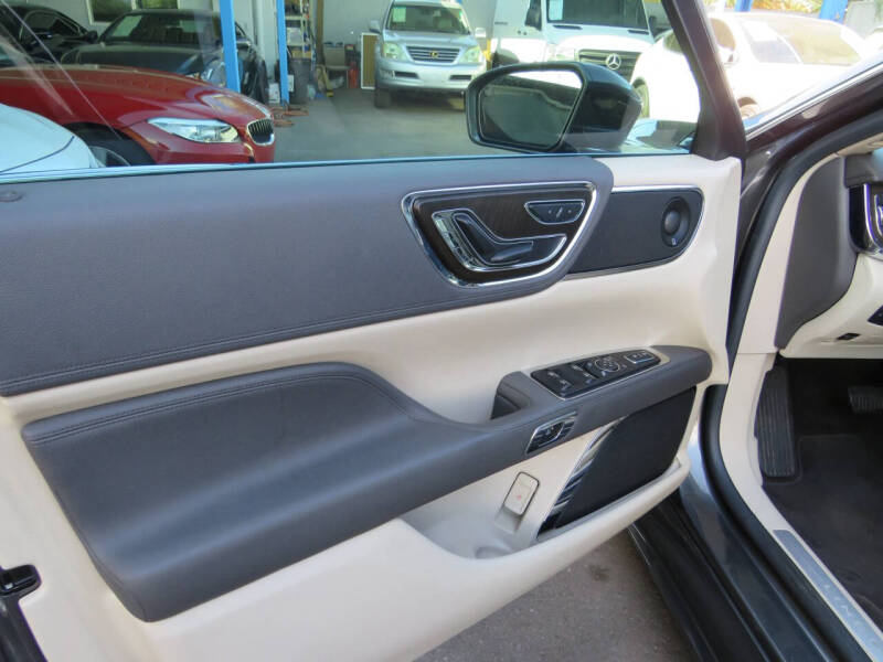 2017 Lincoln Continental Select