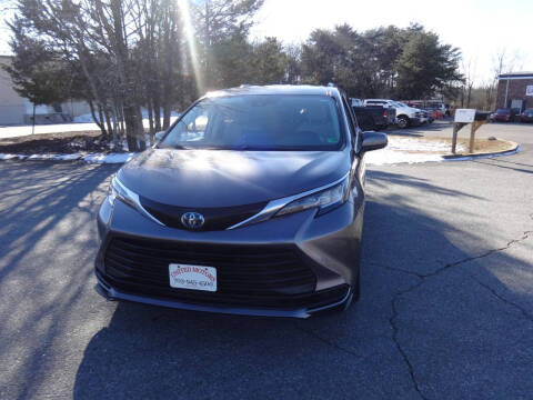 2021 Toyota Sienna LE 8-Passenger