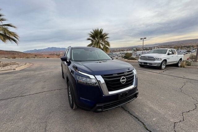2025 Nissan Pathfinder SV