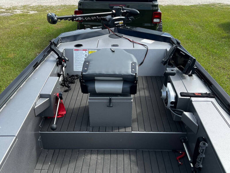 2024 Lowe Boats Skorpion Stick Steer